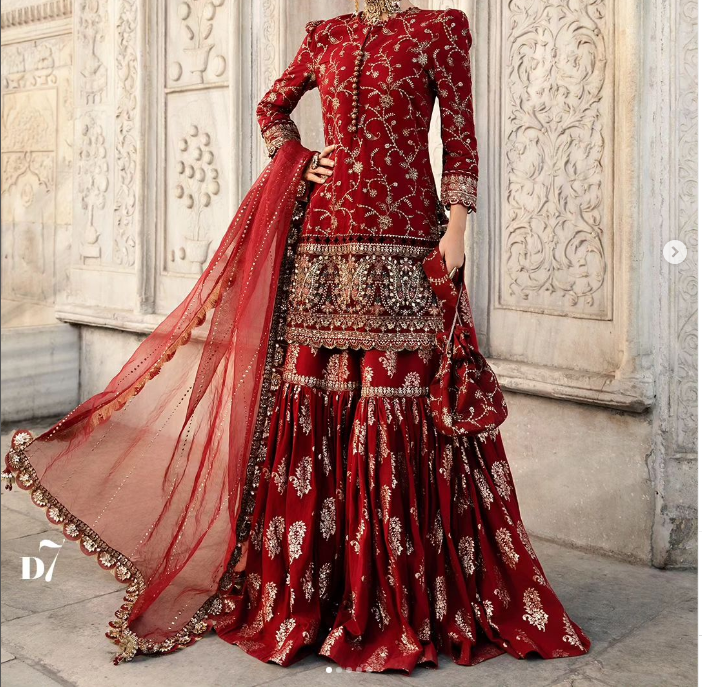 MariaB 𝐔𝐧𝐬𝐭𝐢𝐭𝐜𝐡𝐞𝐝 𝐒𝐚𝐭𝐞𝐞𝐧’ 𝟐𝟒 | 𝐌𝐚𝐫𝐢𝐚.𝐁. | 𝐂𝐚𝐭𝐚𝐥𝐨𝐠 Experience the captivating designs of Unstitched Sateen' 24, where each ensemble radiates contemporary allure.